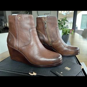 Frye Emma Wedge Boots Size 8 Brown
